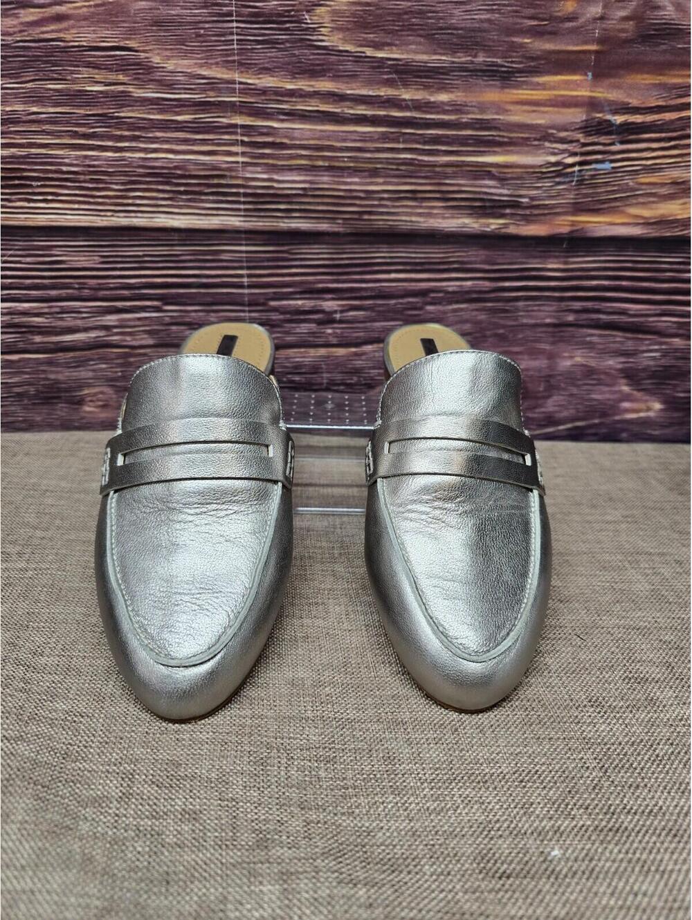 Tahari Flora Grey Metallic Mule Slides Size 6